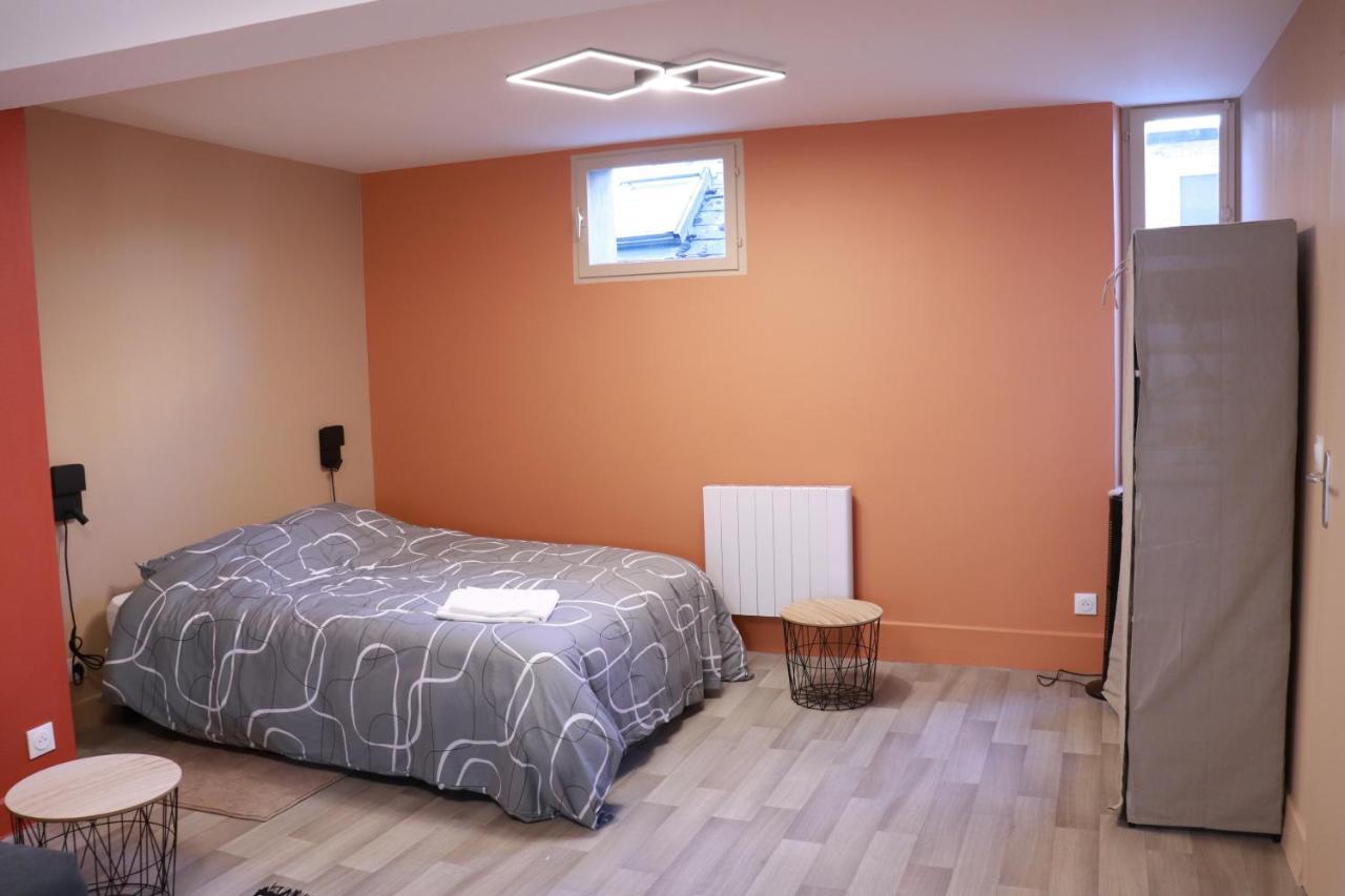 Sejour Tout Confort En Plein Coeur De Nevers, Studios Galet-Carbone Ou Terra Cotta Exterior foto